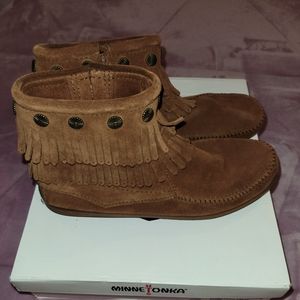 Minnetonka fringe side zip bootie